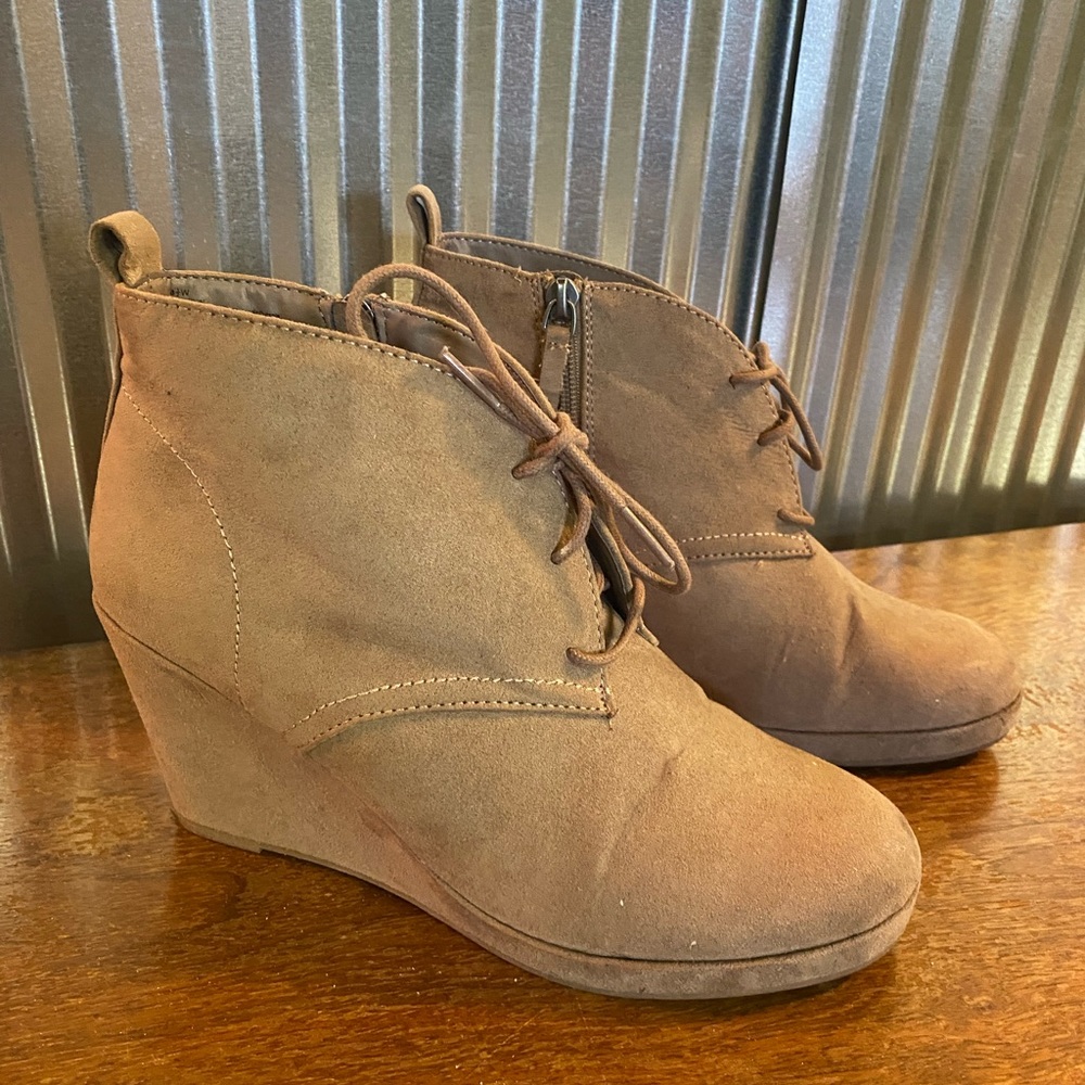 Brown heeled bootie